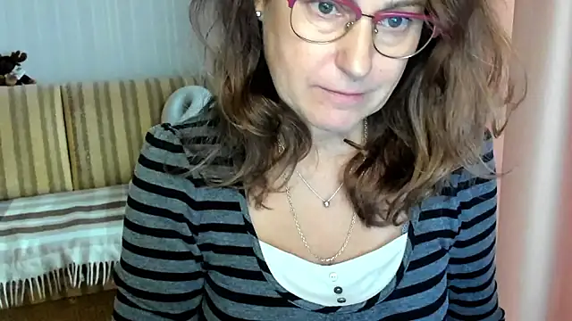 Snapshot of lauraoven chatting on 10-23-25, 08:57 lauraoven online show from 10-23-25, 08:57