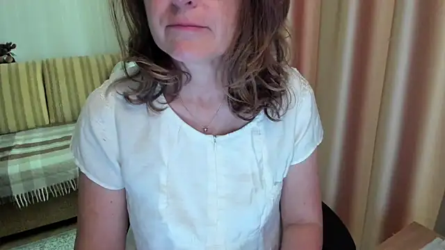 Snapshot of lauraoven chatting on 06-22-26, 07:38 lauraoven online show from 06-22-26, 07:38
