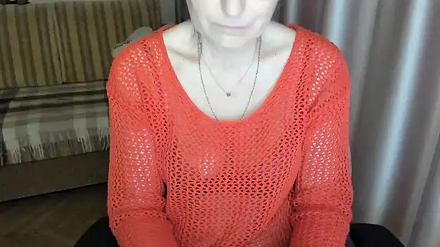 Snapshot of lauraoven chatting on 03-05-25, 02:45 lauraoven online show from 03-05-25, 02:45