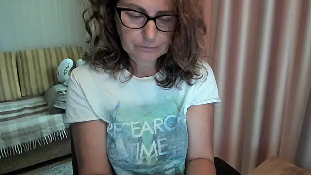 Snapshot of lauraoven chatting on 07-14-26, 08:52 lauraoven online show from 07-14-26, 08:52