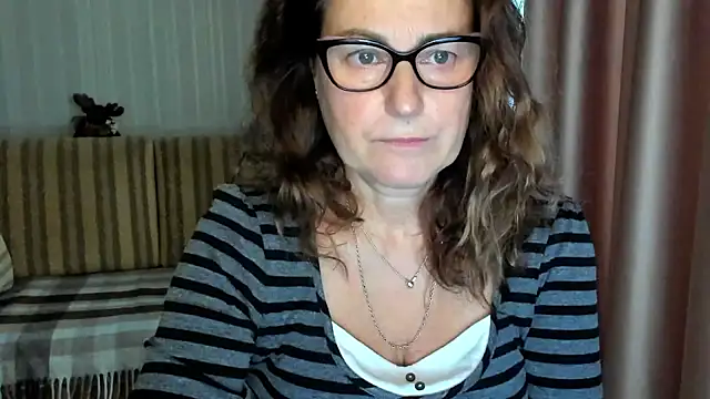 lauraoven online show from 10-25-25, 09:08