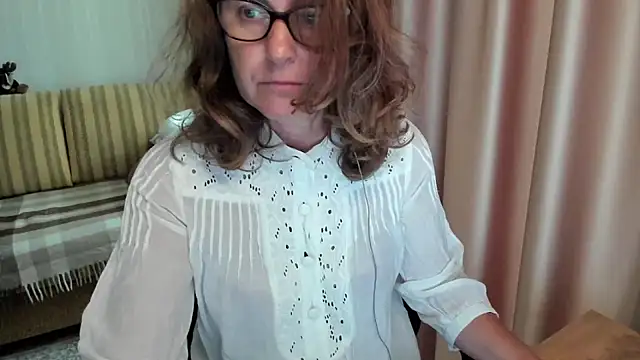 Snapshot of lauraoven chatting on 07-03-26, 10:00 lauraoven online show from 07-03-26, 10:00