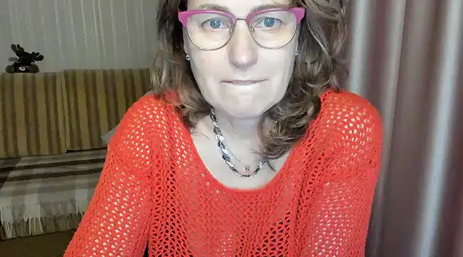 Snapshot of lauraoven chatting on 03-16-25, 03:39 lauraoven online show from 03-16-25, 03:39