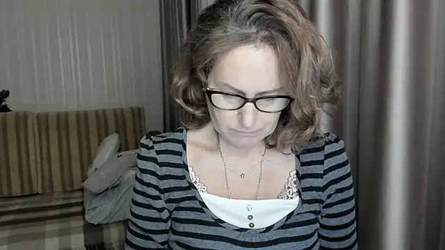 Snapshot of lauraoven chatting on 02-12-25, 03:16 lauraoven online show from 02-12-25, 03:16