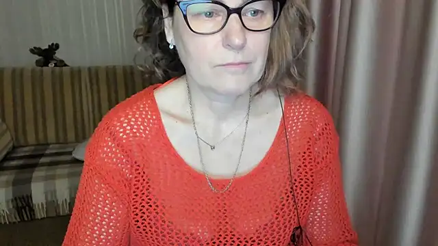 Snapshot of lauraoven chatting on 03-05-25, 06:54 lauraoven online show from 03-05-25, 06:54