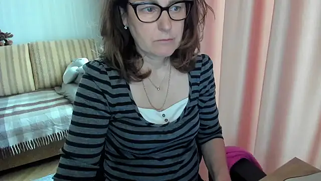 Snapshot of lauraoven chatting on 05-03-26, 09:58 lauraoven online show from 05-03-26, 09:58