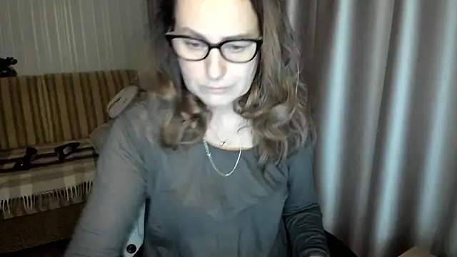 lauraoven online show from 12-20-25, 09:45