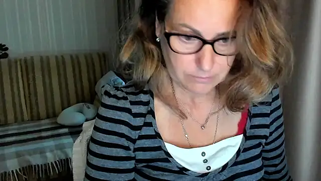 Snapshot of lauraoven chatting on 09-29-25, 08:54 lauraoven online show from 09-29-25, 08:54