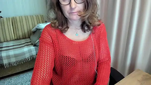 Snapshot of lauraoven chatting on 06-14-26, 11:33 lauraoven online show from 06-14-26, 11:33