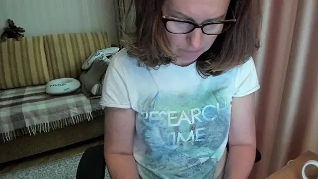 Snapshot of lauraoven chatting on 05-26-26, 02:48 lauraoven online show from 05-26-26, 02:48