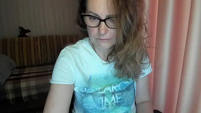 Snapshot of lauraoven chatting on 04-29-26, 06:50 lauraoven online show from 04-29-26, 06:50