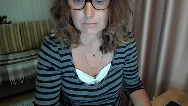 Snapshot of lauraoven chatting on 07-06-26, 09:16 lauraoven online show from 07-06-26, 09:16