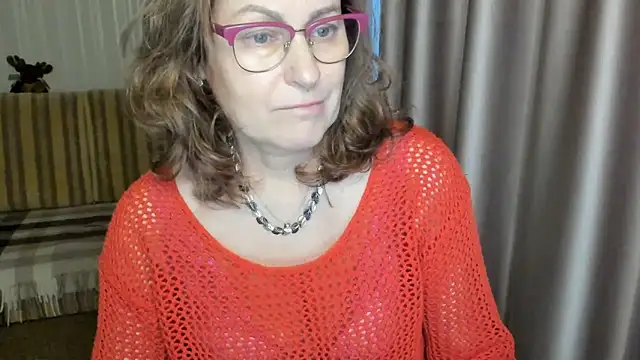 Snapshot of lauraoven chatting on 03-09-25, 03:38 lauraoven online show from 03-09-25, 03:38