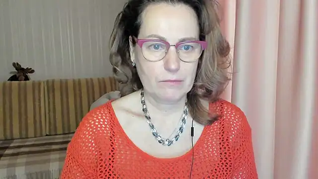 Snapshot of lauraoven chatting on 03-11-25, 07:14 lauraoven online show from 03-11-25, 07:14