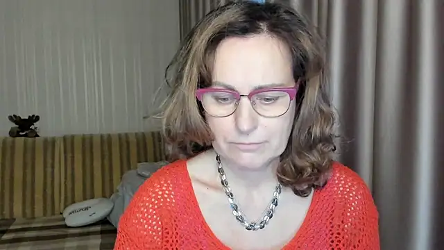 Snapshot of lauraoven chatting on 03-08-25, 03:24 lauraoven online show from 03-08-25, 03:24