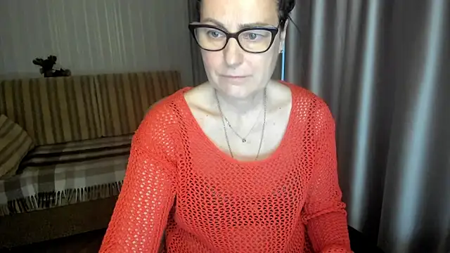 lauraoven online show from 12-23-25, 07:29