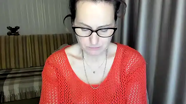Snapshot of lauraoven chatting on 03-05-25, 05:50 lauraoven online show from 03-05-25, 05:50