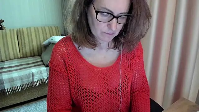Snapshot of lauraoven chatting on 06-13-26, 07:17 lauraoven online show from 06-13-26, 07:17