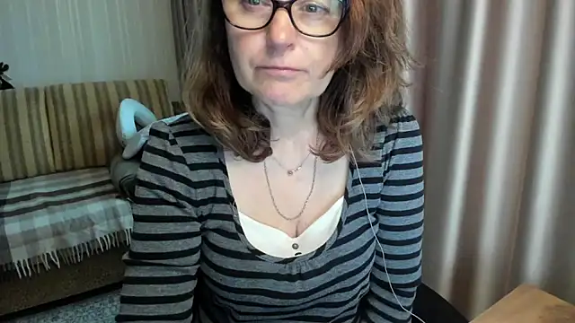 Snapshot of lauraoven chatting on 06-03-26, 05:17 lauraoven online show from 06-03-26, 05:17