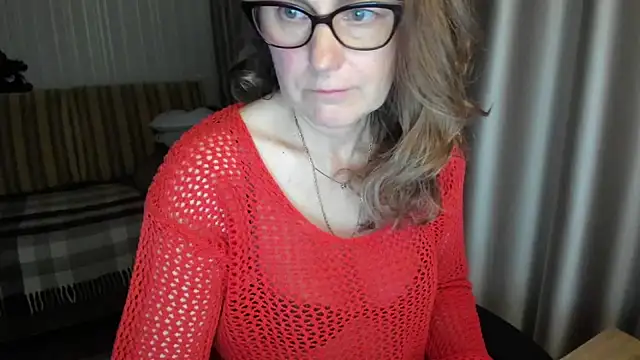 Snapshot of lauraoven chatting on 04-27-26, 05:55 lauraoven online show from 04-27-26, 05:55
