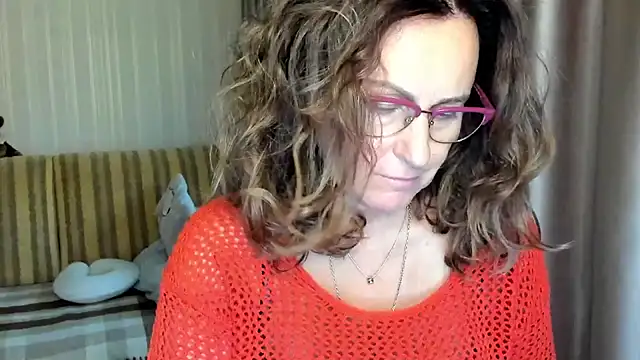 Snapshot of lauraoven chatting on 10-06-25, 01:34 lauraoven online show from 10-06-25, 01:34