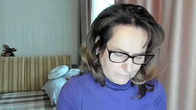 Snapshot of lauraoven chatting on 02-22-25, 01:35 lauraoven online show from 02-22-25, 01:35