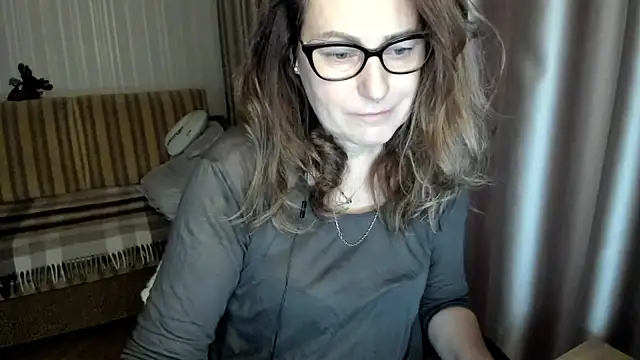 lauraoven online show from 12-18-25, 07:57