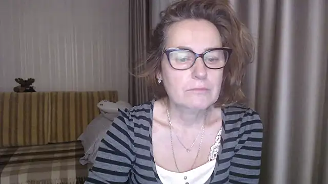 Snapshot of lauraoven chatting on 02-17-25, 05:44 lauraoven online show from 02-17-25, 05:44