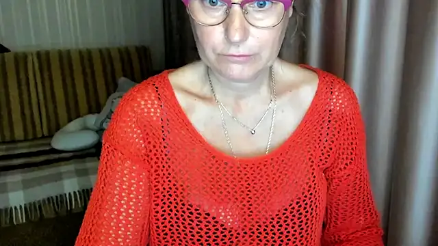 Snapshot of lauraoven chatting on 10-04-25, 07:43 lauraoven online show from 10-04-25, 07:43