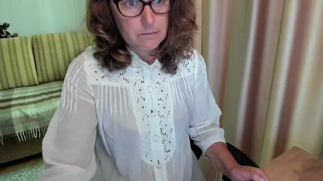 Snapshot of lauraoven chatting on 07-04-26, 08:31 lauraoven online show from 07-04-26, 08:31