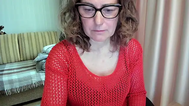 Snapshot of lauraoven chatting on 05-31-26, 07:47 lauraoven online show from 05-31-26, 07:47