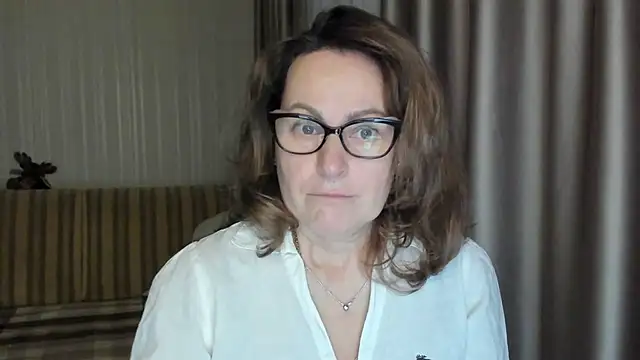 Snapshot of lauraoven chatting on 02-24-25, 04:15 lauraoven online show from 02-24-25, 04:15