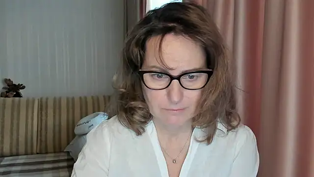 Snapshot of lauraoven chatting on 02-23-25, 02:04 lauraoven online show from 02-23-25, 02:04