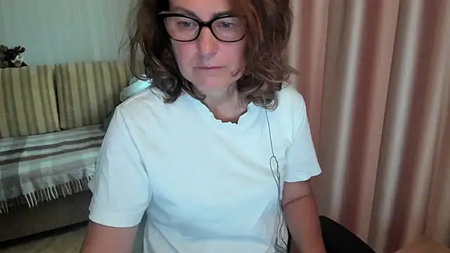 Snapshot of lauraoven chatting on 07-24-26, 07:15 lauraoven online show from 07-24-26, 07:15