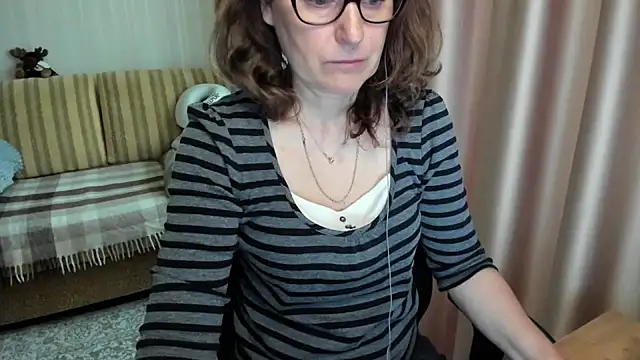 Snapshot of lauraoven chatting on 05-29-26, 07:14 lauraoven online show from 05-29-26, 07:14