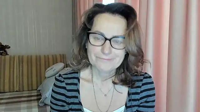 Snapshot of lauraoven chatting on 02-20-25, 07:23 lauraoven online show from 02-20-25, 07:23