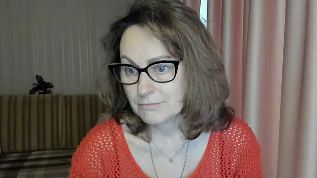 Snapshot of lauraoven chatting on 03-03-25, 10:38 lauraoven online show from 03-03-25, 10:38