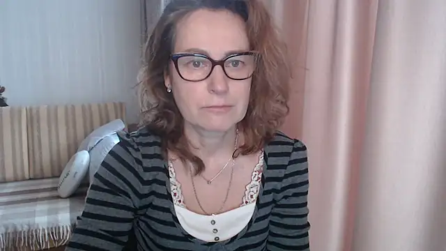 Snapshot of lauraoven chatting on 02-17-25, 09:24 lauraoven online show from 02-17-25, 09:24