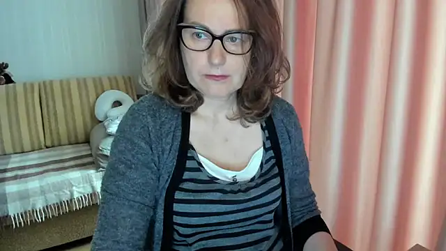 Snapshot of lauraoven chatting on 05-07-26, 07:56 lauraoven online show from 05-07-26, 07:56