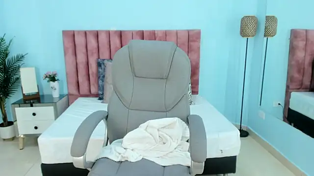 tati saldarriaga online show from 02-11-26, 04:18