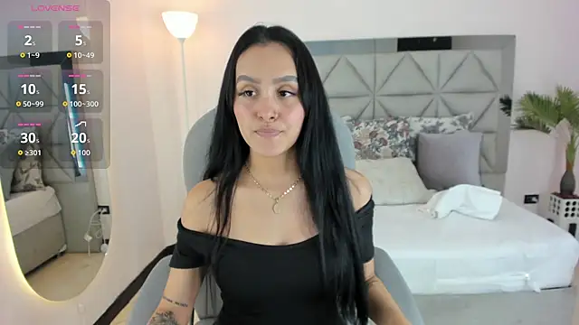 tati saldarriaga online show from 11-24-25, 08:42