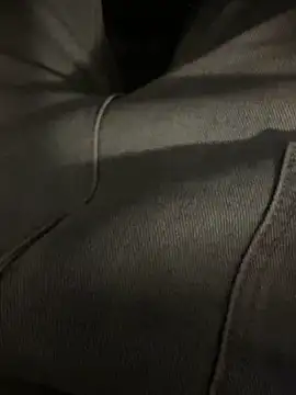 Snapshot of JohnnyBigShot chatting on 09-11-25, 04:34 JohnnyBigShot online show from 09-11-25, 04:34