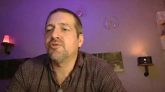 Snapshot of matrikes1 chatting on 02-24-25, 06:47 matrikes1 online show from 02-24-25, 06:47