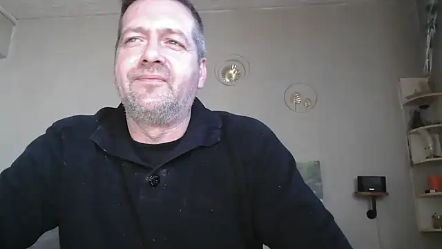 Snapshot of matrikes1 chatting on 04-14-26, 04:45 matrikes1 online show from 04-14-26, 04:45