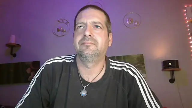 Snapshot of matrikes1 chatting on 02-17-25, 05:34 matrikes1 online show from 02-17-25, 05:34