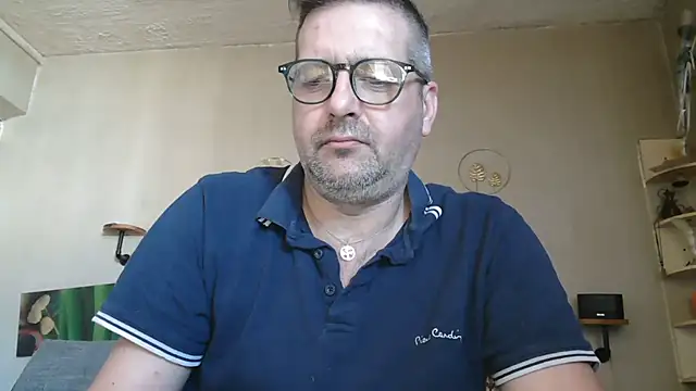 Snapshot of matrikes1 chatting on 04-07-26, 01:02 matrikes1 online show from 04-07-26, 01:02