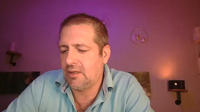 Snapshot of matrikes1 chatting on 02-28-25, 06:52 matrikes1 online show from 02-28-25, 06:52