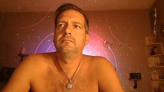 Snapshot of matrikes1 chatting on 10-08-25, 05:24 matrikes1 online show from 10-08-25, 05:24
