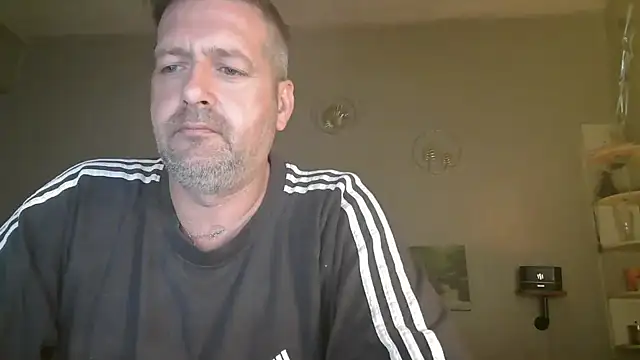 Snapshot of matrikes1 chatting on 05-11-26, 04:04 matrikes1 online show from 05-11-26, 04:04