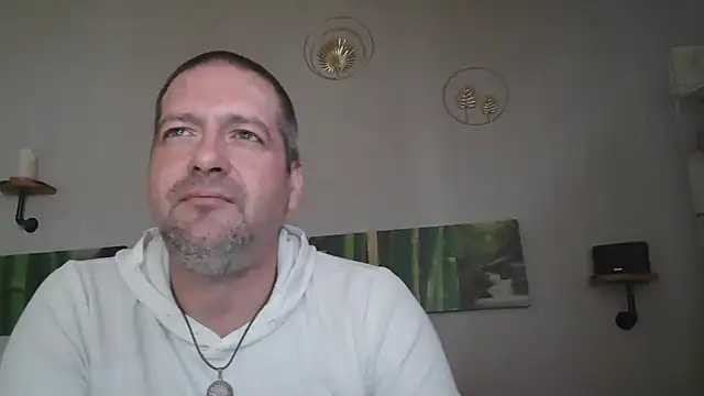 Snapshot of matrikes1 chatting on 02-09-25, 01:46 matrikes1 online show from 02-09-25, 01:46